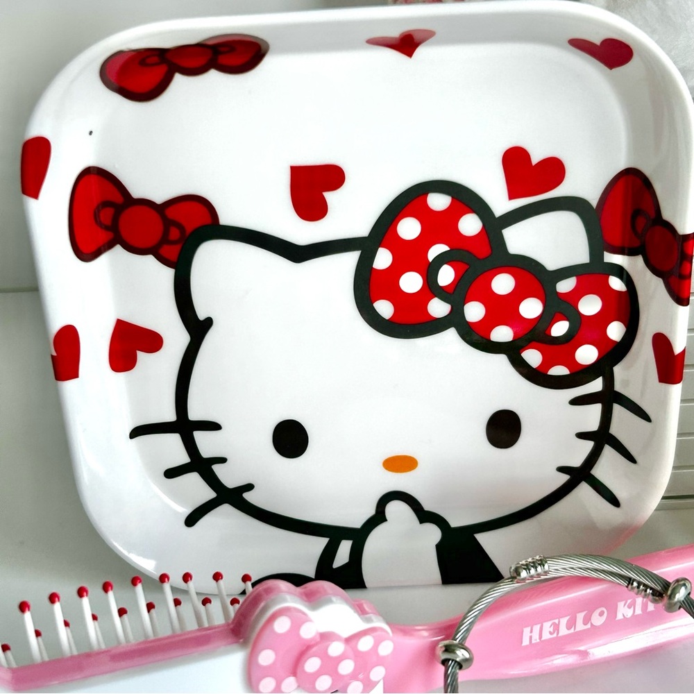 💖(HK310) Hello Kitty 7-Piece Adorable Glam Bundle! - Picture 14 of 15